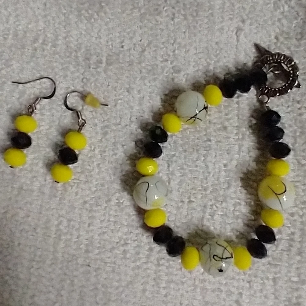 Yellow black white toggle bracelet earrings set